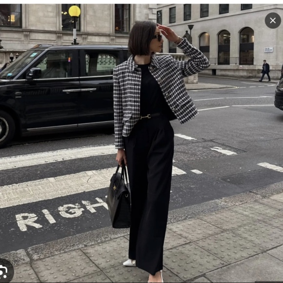 🖤 TEXTURED SHORT BLAZER - Picture 4 of 9